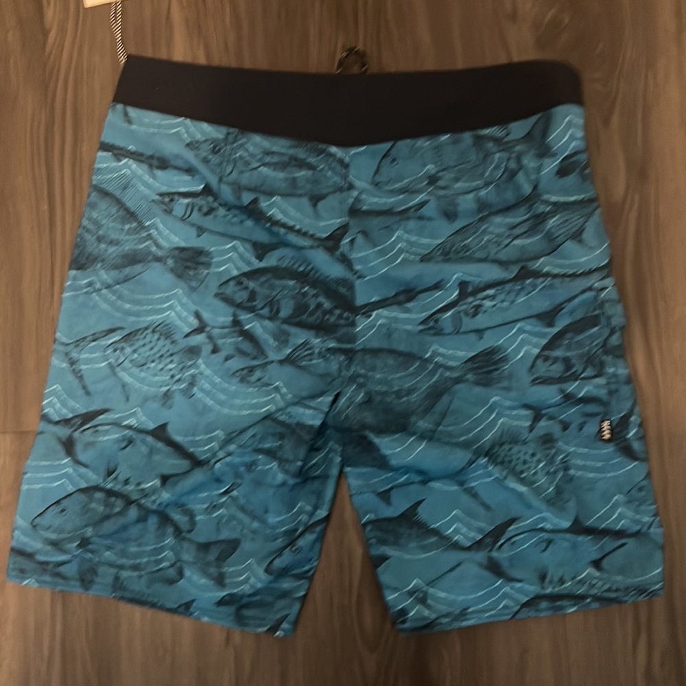 NWT reef board shorts size 32 - Picture 2 of 4